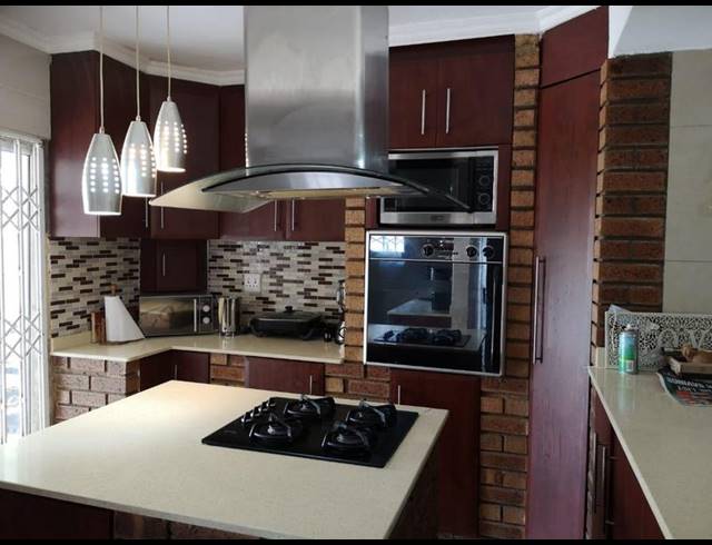 4 BEDROOM HOUSE FOR SALE IN MONTFORD